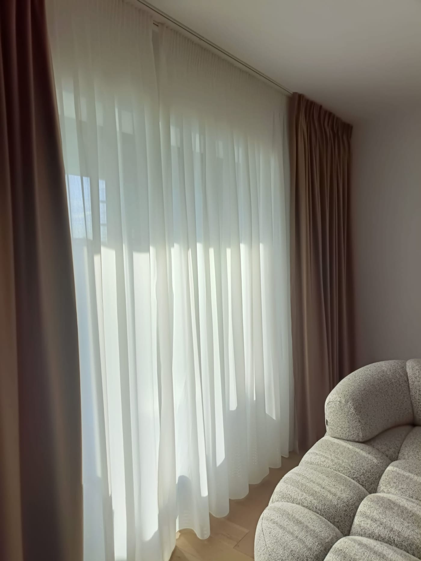 Draperii Noor — lumina filtrând prin țesătură